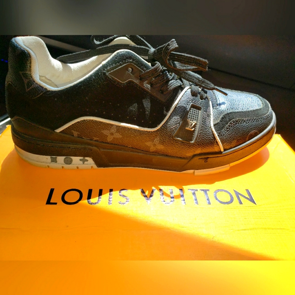 Pre-Loved LV Trainer Sneaker